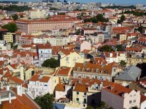 The view from halfway up Castelo de Jorge